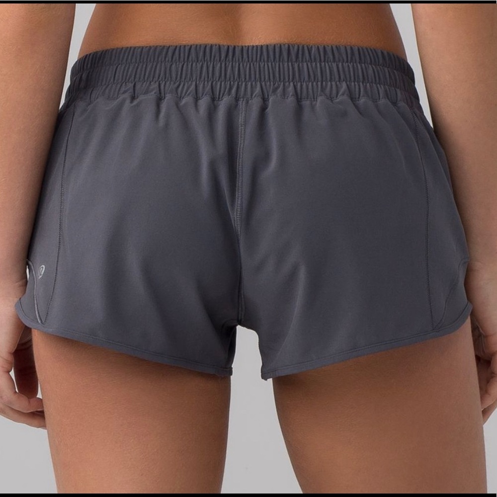 Lululemon Hotty Hot Short II 2.5" in Dark Carbon, Size 8